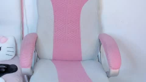 golden_issy online show from June 15, 12:24 am
