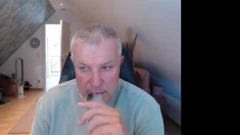 grau197077 online show from July 14, 9:03 am