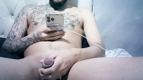 gustavo942493 online show from May 26, 6:58 pm