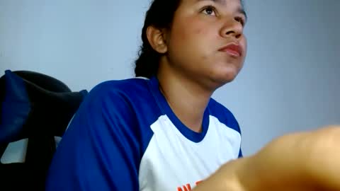 hairygirl83 online show from May 24, 1:17 pm