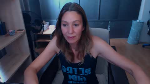 hanna_ha online show from July 8, 11:57 am