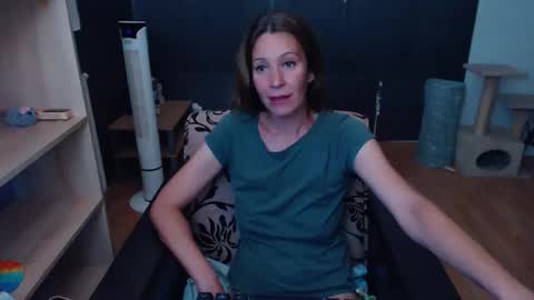 hanna_ha online show from June 8, 7:15 pm