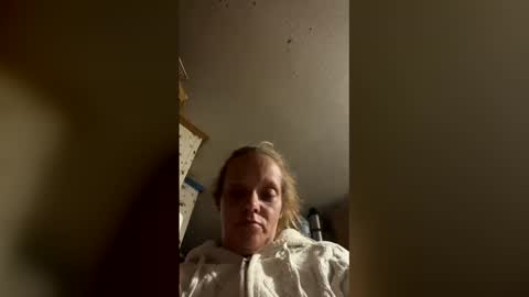 hayleyhuh111 online show from June 9, 10:37 am