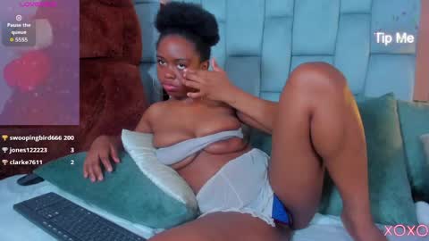 hazel_lanee online show from May 15, 7:17 am