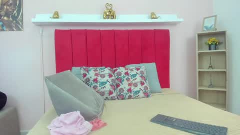 helena_hillss online show from June 17, 1:05 pm