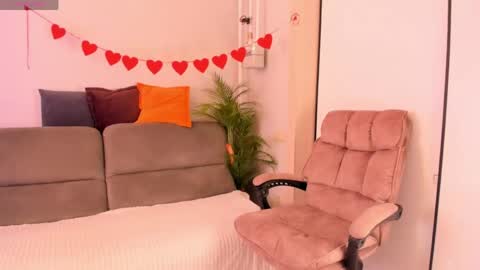 Helen online show from May 4, 4:02 pm