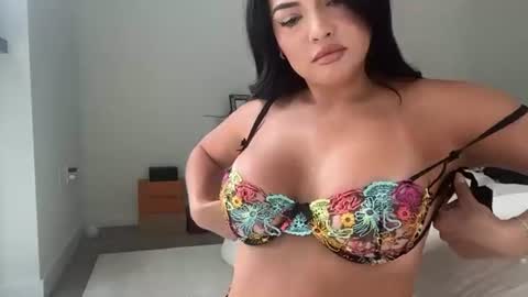 heysofiacollins online show from July 11, 8:01 pm