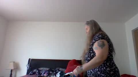 hippysnewhere online show from April 29, 2:55 pm