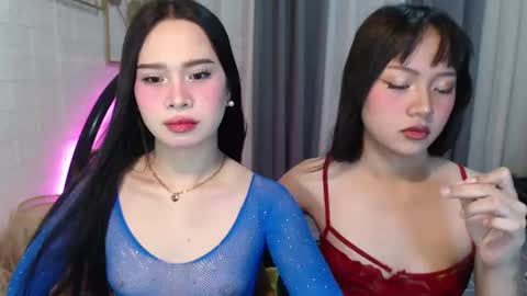 hoelymolly online show from June 25, 7:30 pm