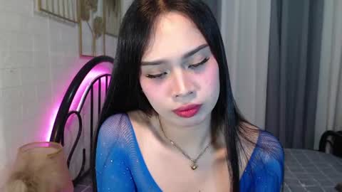 hoelymolly online show from June 25, 3:36 am
