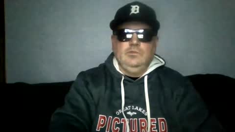 holden_minutz online show from July 29, 6:57 am