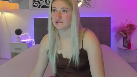 HollyTaillor online show from July 2, 12:21 pm