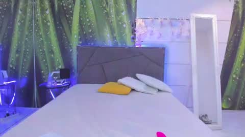 HollyTaillor online show from July 4, 5:33 am