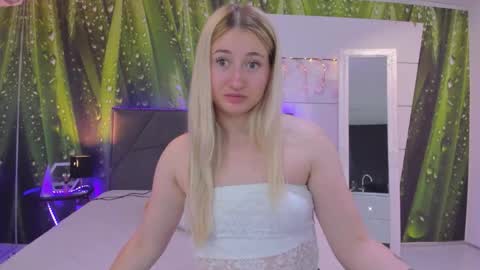 HollyTaillor online show from June 1, 5:31 am