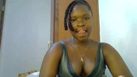 holy_ebony online show from May 7, 8:48 pm