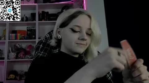holy_mistresss online show from April 25, 9:11 am