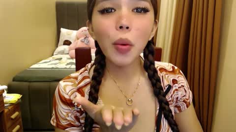 MOLLY online show from June 5, 3:06 pm