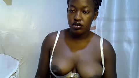 honey_dropp1 online show from May 31, 3:49 am