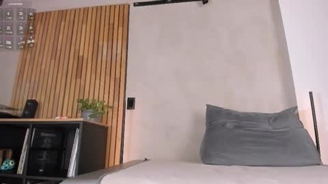 Sofia independent model online show from May 24, 10:44 am