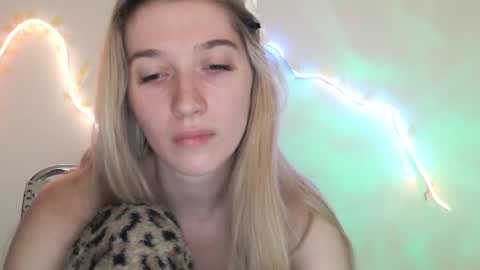 honeyveil online show from May 27, 11:40 am