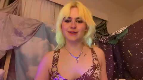 Emi Rose online show from June 20, 3:56 am