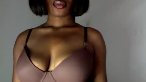 delilah online show from May 22, 7:31 pm