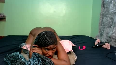horny_lunah online show from May 31, 9:52 am