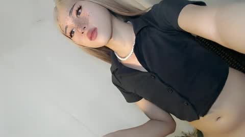 hot_little_angel18 online show from June 14, 3:08 am