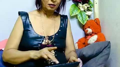 hot queen online show from June 21, 4:13 pm