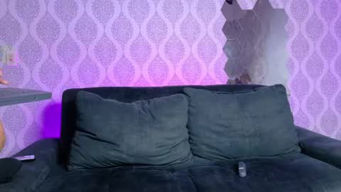 hotcouple_222 online show from May 10, 7:20 pm