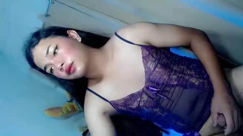 hotsiren101 online show from May 26, 3:01 am