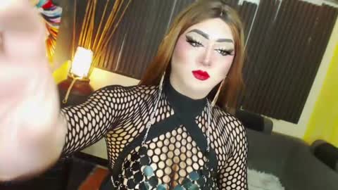 MsLovely online show from May 31, 12:37 pm