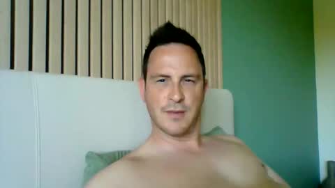 hugosir123 online show from May 22, 12:12 pm