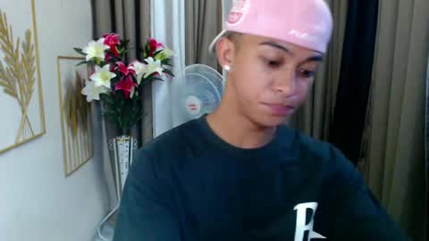 hunk_edward online show from June 26, 7:58 am