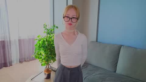 Amina online show from June 4, 11:49 am