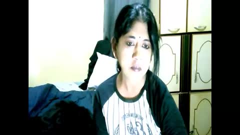 indianpleasures21 online show from June 6, 2:39 am
