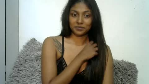 indianqtpie6 online show from June 15, 6:44 pm