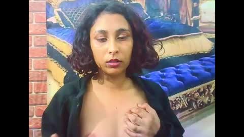 indiansexybutt4u2luv online show from July 16, 10:40 am