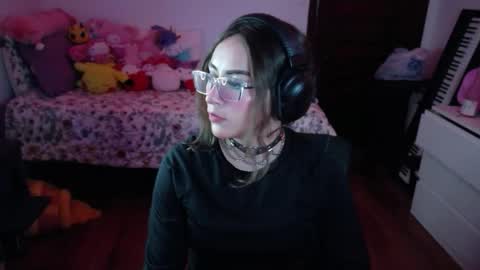 invisibledollx online show from June 5, 3:35 am
