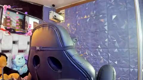 isa__fox_1 online show from July 8, 1:03 pm