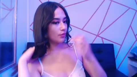 isa__rodriguez online show from June 23, 1:06 pm
