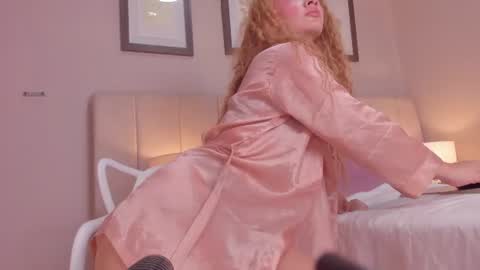 isabela__x online show from July 14, 11:37 am