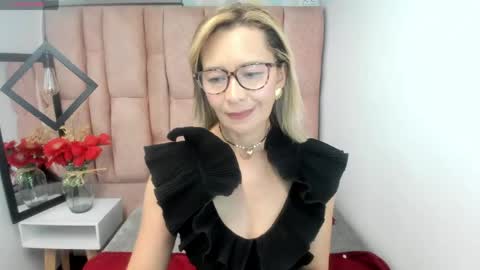 ISSA MILF online show from June 4, 1:39 pm