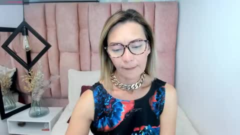 ISSA MILF online show from May 22, 3:52 pm