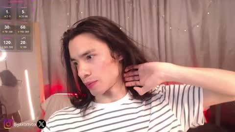 Hey im Jaxxxon check my info     online show from July 23, 1:41 pm
