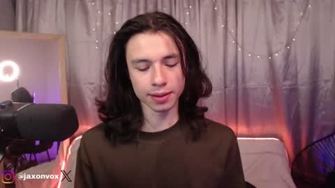 Hey im Jaxxxon check my info     online show from June 17, 12:32 pm