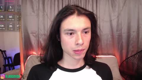 Hey im Jaxxxon check my info     online show from June 21, 10:43 am