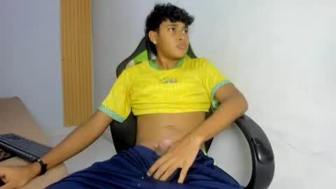 jacob_x21 online show from June 29, 8:41 pm