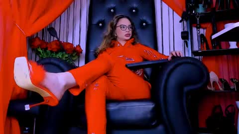 janewyatt online show from May 10, 12:00 pm