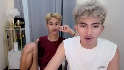 jaysee_hugecox online show from April 25, 10:18 pm